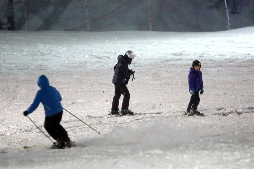 Kazimierz Dolny przyciągnął narciarzy. Fani zimowego szaleństwa bawili się doskonale. Zobacz zdjęcia