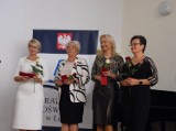 Święto Edukacji Narodowej w Piotrkowie. Nauczyciele z regionu łódzkiego odebrali medale i nagrody ZDJĘCIA, VIDEO