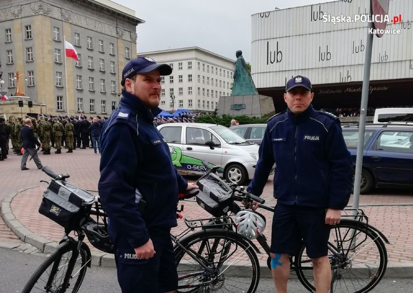 Katowiccy policjanci patrolują miasto na rowerach [ZDJĘCIA]