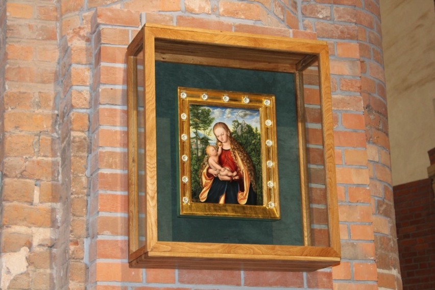 Obraz „Madonny z dzieciątkiem" wisi już w kolegiacie