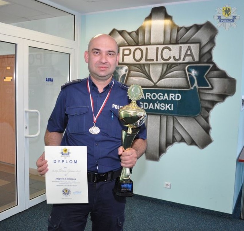 Policja Starogard: Puchary i dyplomy dla funkcjonariuszy