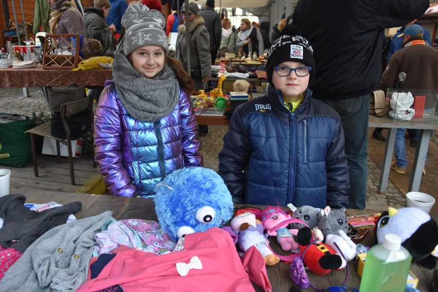 Tarnów. Bazar na Starówce kolejny raz przyciągnął tłum mieszkańców. Było w czym wybierać! [ZDJĘCIA]