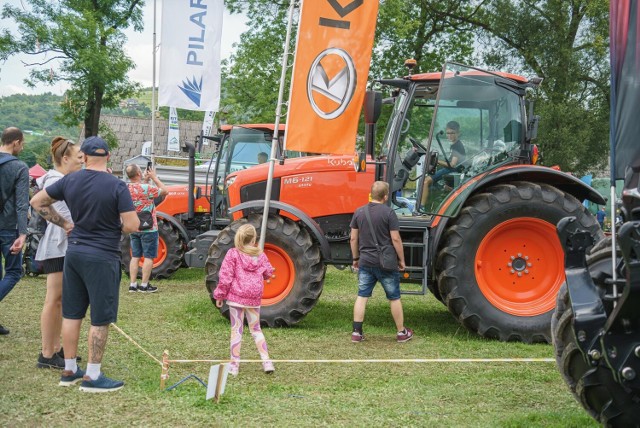 Trwa dwudniowa wystawa AGRO Nawojowa odbywająca się na terenie Zespołu Szkół Ponadpodstawowych w Nawojowej i Zakładu Aktywności Zawodowej. Impreza przyciąga tłumy sądeczan i gości z całego kraju