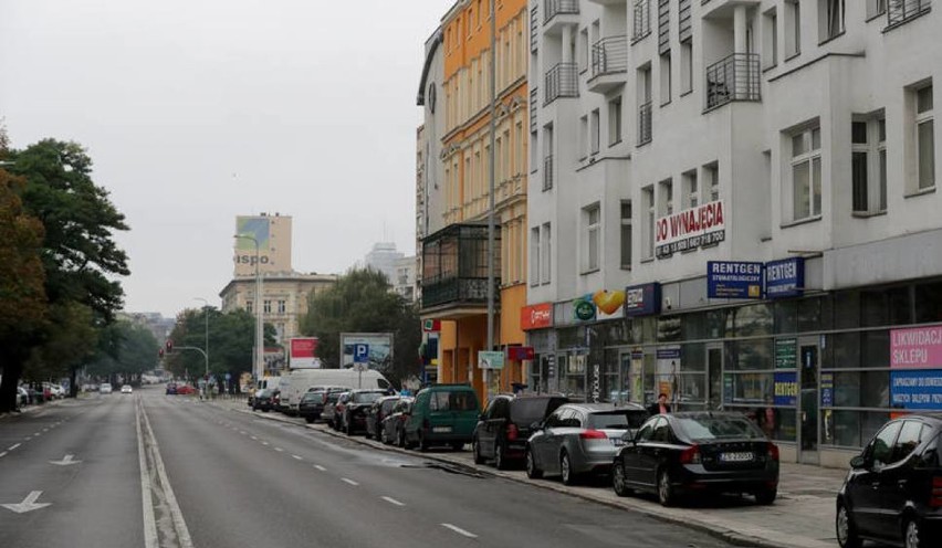 Kilkanaście aut w centrum Szczecina uszkodzonych przez nieznanego sprawcę 