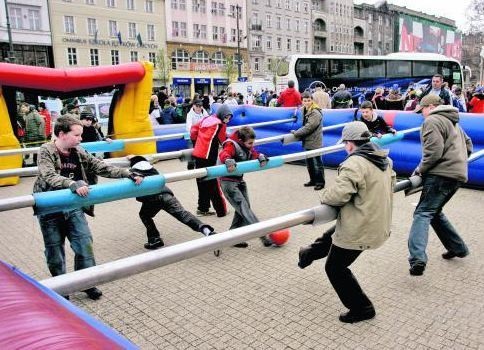 Plac Wolności był już boiskiem dla piłkarzyków. Teraz placem gry będzie całe miasto