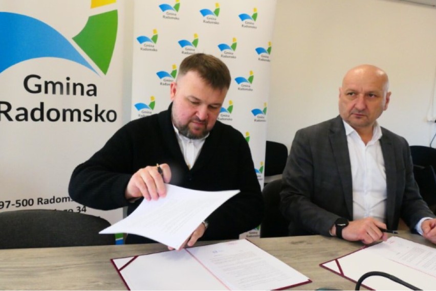W urzędzie gminy Radomsko podpisana została umowa dotacji...