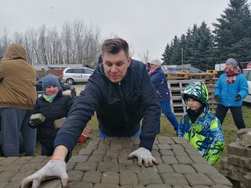 Przykład w pracy dał sam burmistrz  Marcin Marzec, który...