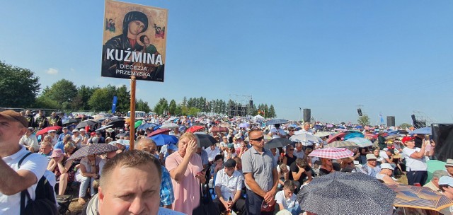 Sporo mieszkańcy Przemyśla i okolic uczestniczyło w uroczystościach beatyfikacyjnych rodziny Ulmów w Markowej.