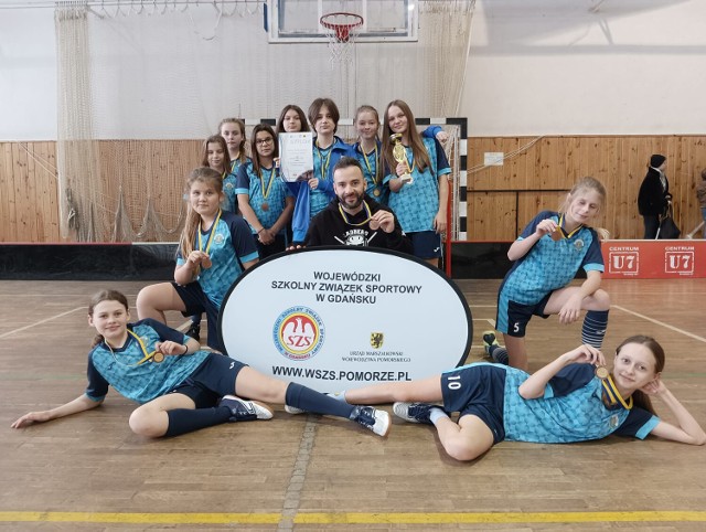 Dziewczęta z Suchego Dębu w Wojewódzkich Igrzyskach w unihoheju zdobyły brąz