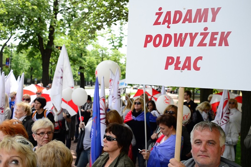 Marsz "My, prekariat", Warszawa. Protestowali pod...