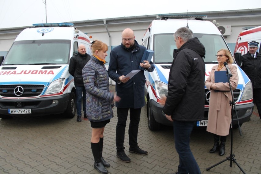 Nowe karetki dla gmin Radzanowo i Drobin. Pomogą zapewnić bezpieczeństwo mieszkańców