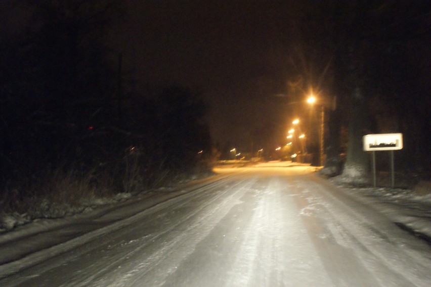 Zimowa szata na drodze Kruszwica-Skulsk.