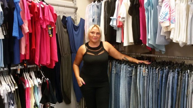 Izabela Kaleniczenko pracuje w sklepie Redial Fashion przy ul. Grunwaldzkej 74c.