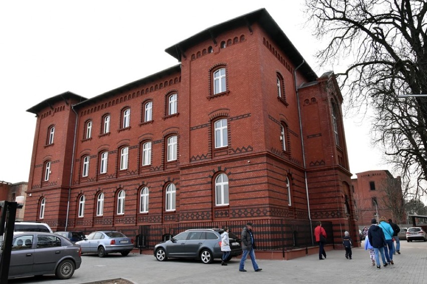 Katolicka Szkoła Podstawowa ma nową siedzibę w Legnicy [ZDJĘCIA]