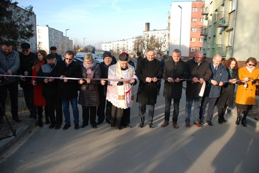 Wojewoda świętokrzyski Zbigniew Koniusz (szósty z prawej)...