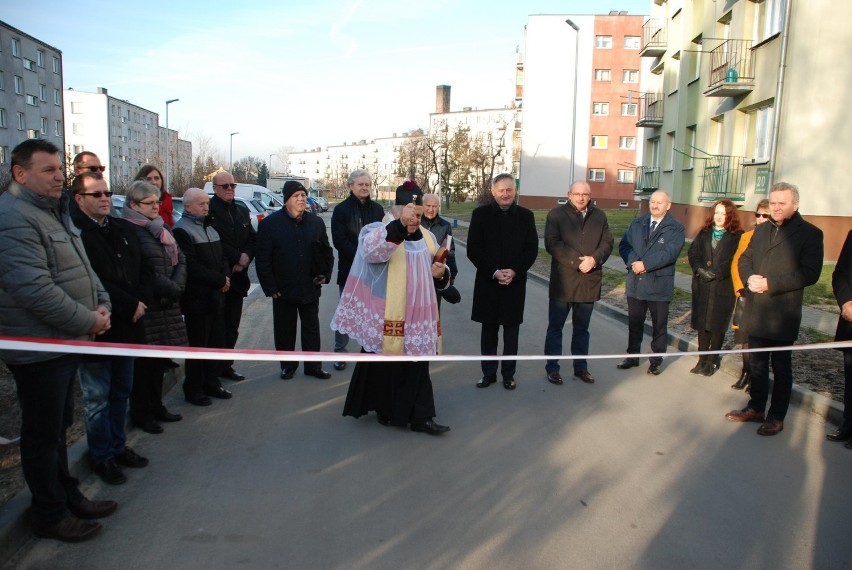 Wyremontowana ulica Nowy Świat w Pińczowie już uroczyście otwarta. Były znane osoby, wojewoda przeciął wstęgę (ZDJĘCIA)