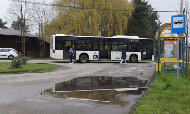 Obecnie pętla jest zbyt wąska, by autobusy mogły na niej swobodnie zawracać