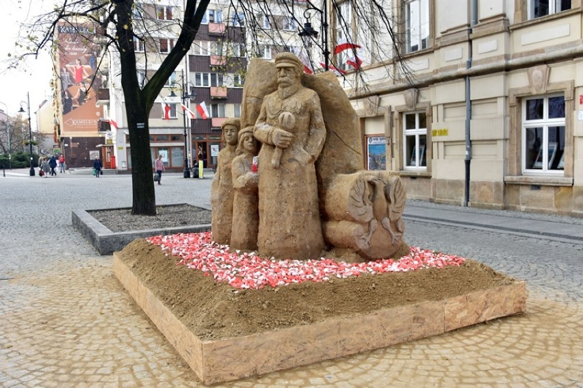 Rzeźba marszałka Józefa Piłsudskiego w Legnicy już gotowa [ZDJĘCIA] 