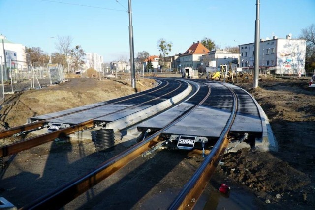 Prace na budowie tramwaju na Naramowice nie zwalniają i już można podziwiać pierwsze gotowe odcinki torowiska.

Zobacz więcej --->