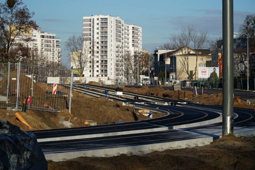 Prace na budowie tramwaju na Naramowice nie zwalniają i już...