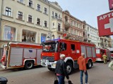 Katowice. Wozy strażackie blisko Galerii katowickiej. Wszystko przez... parę z żelazka