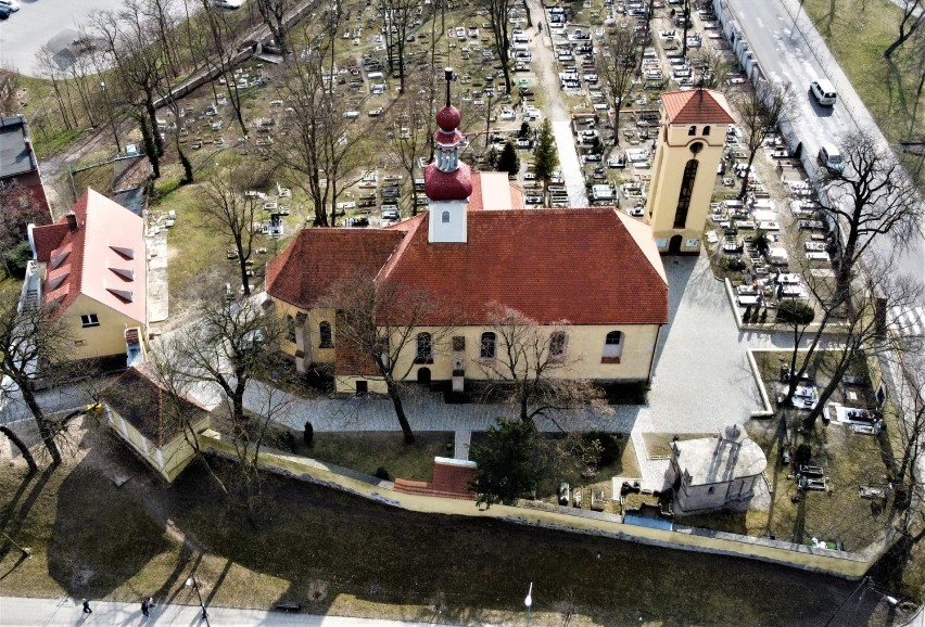 Kaplica Bożego Grobu, kościół i zabytkowy cmentarz w Żaganiu