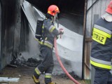 Pożar w Łęgu Witoszynie. Spłonął hangar  [wideo, zdjęcia]