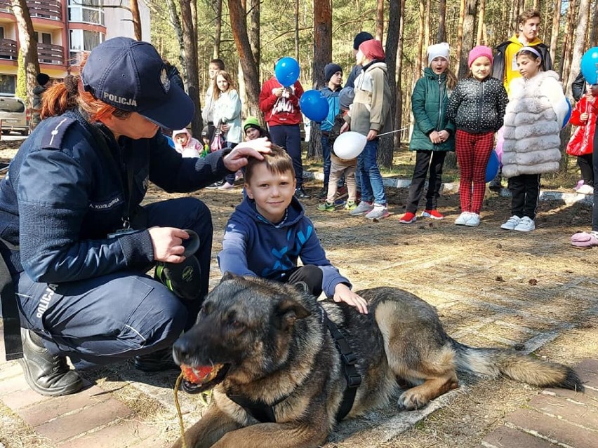 Spotkanie policji z dziećmi z Ukrainy na Wawrzkowiźnie