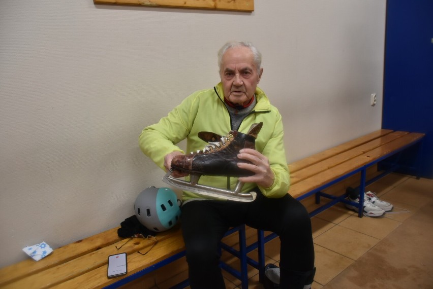 Piotr Nabrdalik z Pszowa nie poddaje się upływowi czasu. W wieku 81-lat śmiga na łyżwach. To trzeba koniecznie zobaczyć ZDJĘCIA