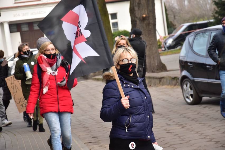 Protest kobiet w Żninie, niedziela, 13 grudnia 2020 roku.