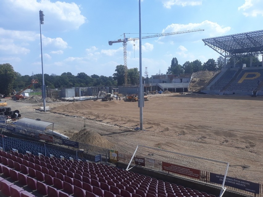 Na stadionie Pogoni murawa była wymieniana od lipca do...