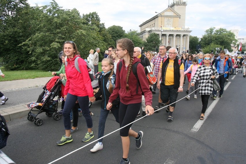 92. Piesza pielgrzymka z Łodzi do Częstochowy już w drodze [ZDJĘCIA]