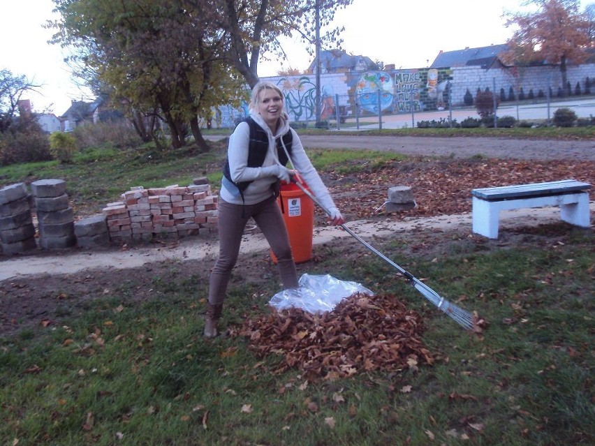 Zbąszyń. Nowy plac zabaw. Pomogli mieszkańcy. [ZDJĘCIA]