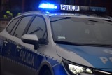 Pijany kierowca uciekał przed policją. Rozbił auto na cudzej posesji