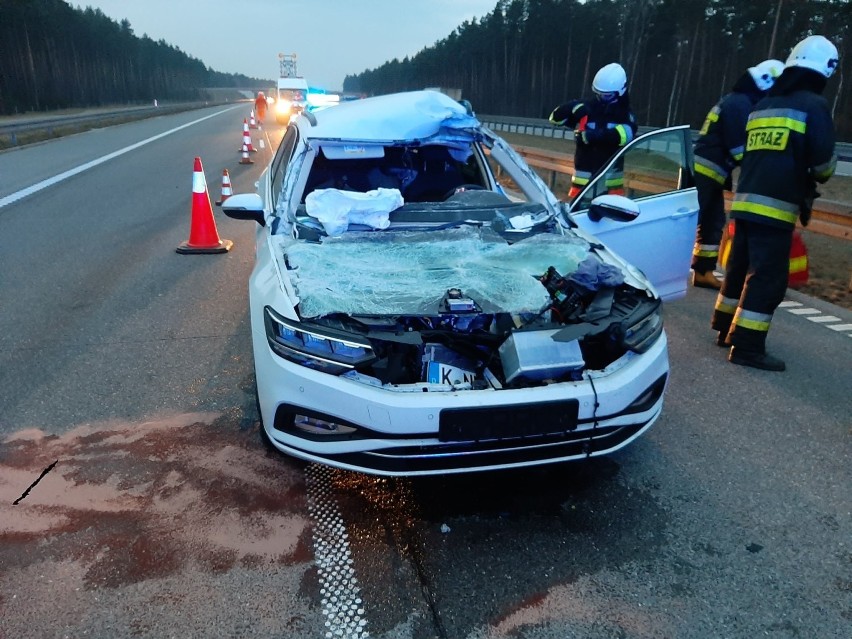 Zderzenie na autostradzie A1 za Woźnikami. Samochód osobowy...