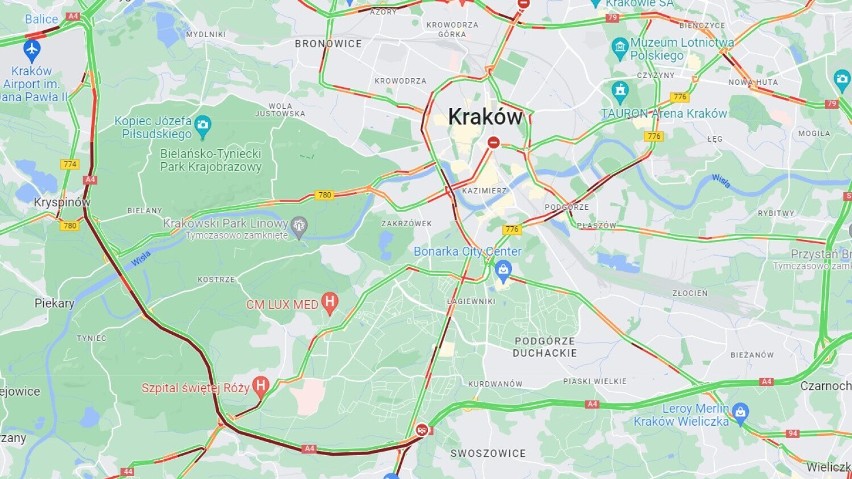 Wypadek na A4. Trzy samochody ciężarowe zderzyły się na autostradowej obwodnicy Krakowa. Duże utrudnienia dla kierowców