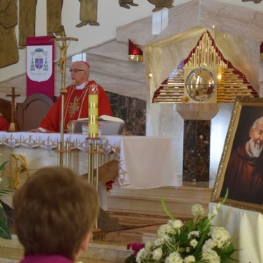 Szkoła Podstawowa w Winownie ma patrona, św. Ojca Pio ZDJĘCIA