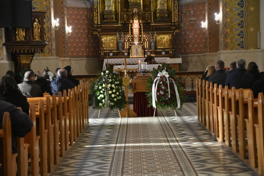 Pogrzeb lekarza, posła i senatora Edmunda Jagiełły w Osjakowie odbył się w piątek, 20.11.2020 ZDJĘCIA