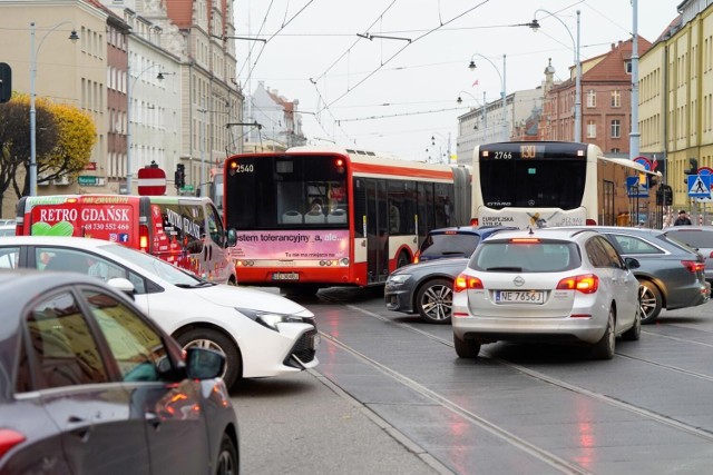 Sytuacja na skrzyżowaniu Nowych Ogrodów i 3 Maja z połowy marca