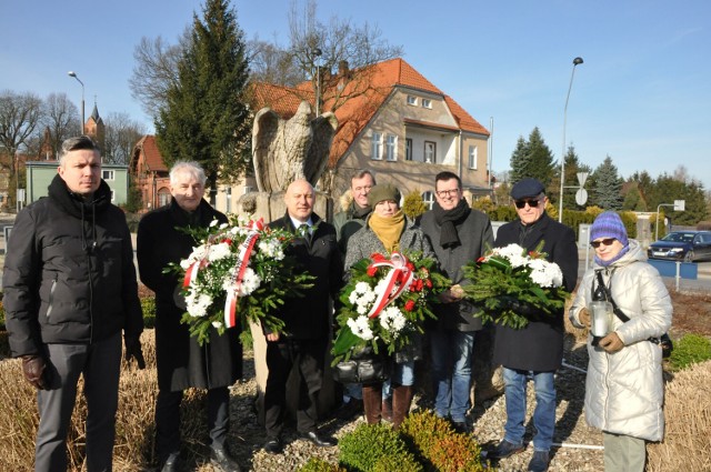 Przedstawiciele samorządu i lokalnych stowarzyszeń uczcili Narodowy Dzień Pamięci Żołnierzy Wyklętych.