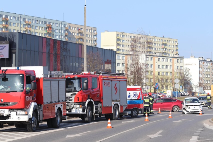 Zderzenie aut na osiedlu Rąbin w Inowrocławiu [zdjęcia]