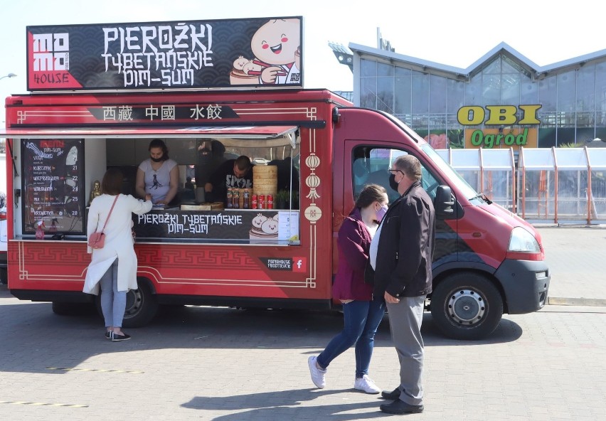 Zlot food trucków w Radomiu. Dużo smakołyków z różnych stron świata. Zobacz wideo i zdjęcia