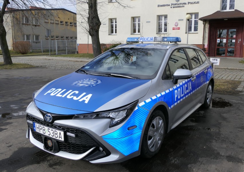 Nowy radiowóz dla zgorzeleckiej policji. Hybrydowa Toyota Corolla będzie patrolować powiat