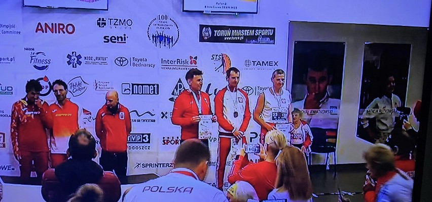 Piotr Płoskoński (z prawej) z KBKS Radomsko zdobył drużynowo...