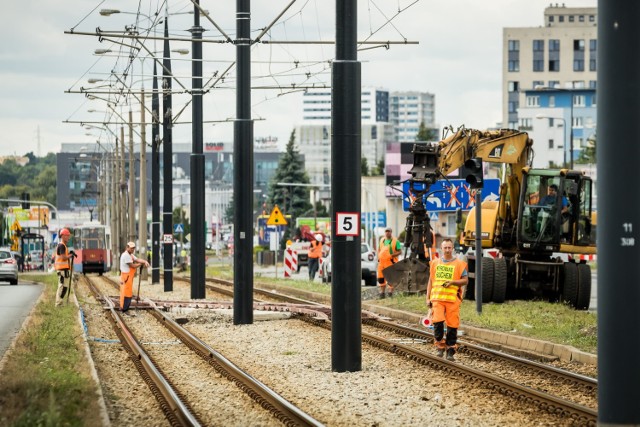 Kierujący ruchem pracownicy wykonawcy robót radzą sobie z zadaniem lepiej niż elektronika.