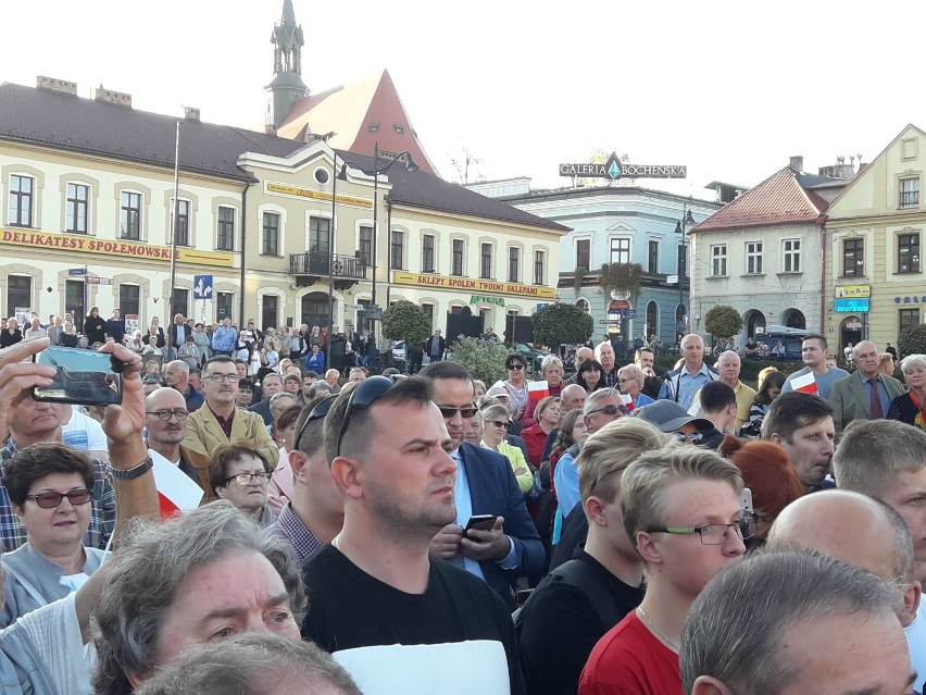 Wybory samorządowe 2018. Premier Mateusz Morawiecki w Bochni poparł kandydata na burmistrza Krzysztofa Kokoszkę [ZDJĘCIA]