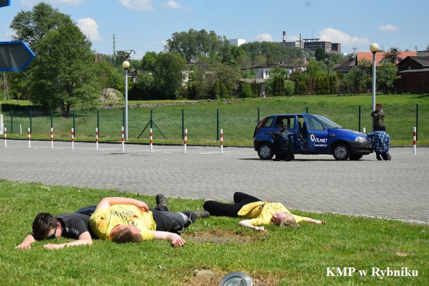 Policjanci ćwiczyli w szkole w Świerklanach