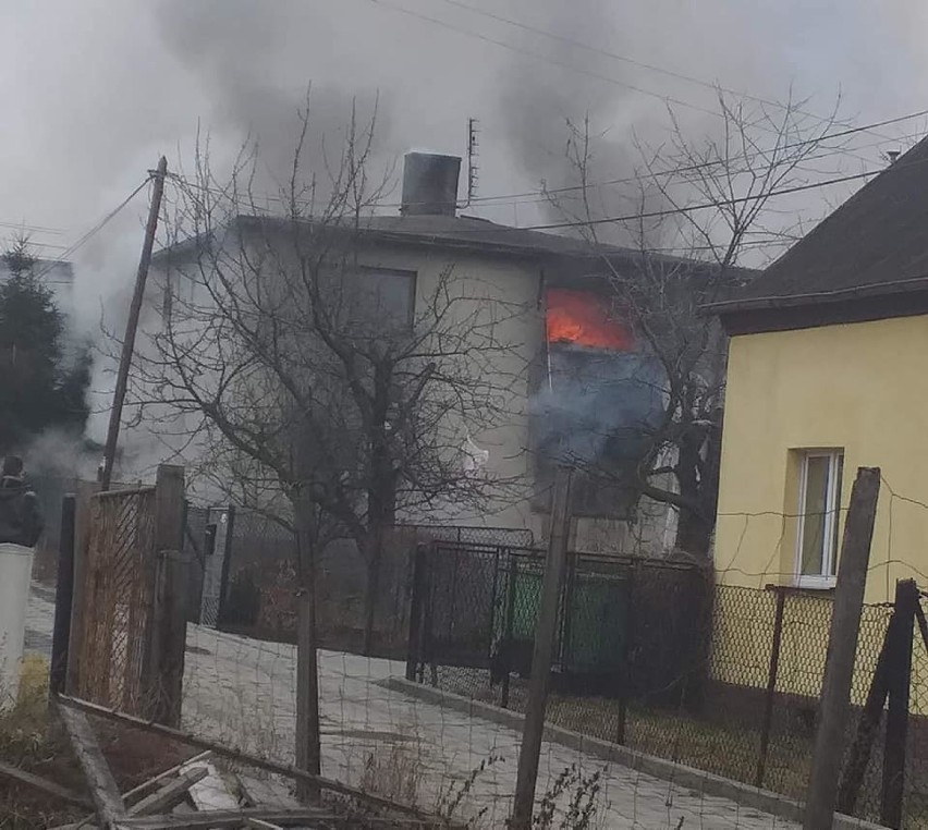 Wybuch gazu w domu w Radlinie. Rannego zabierze śmigłowiec LPR