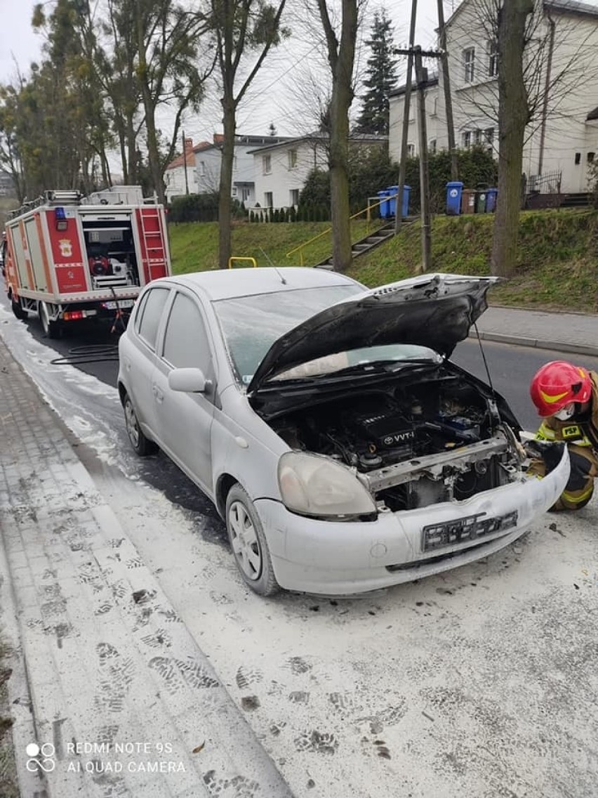 Przy ul. Toruńskiej w Chełmnie w ogniu stanął samochód