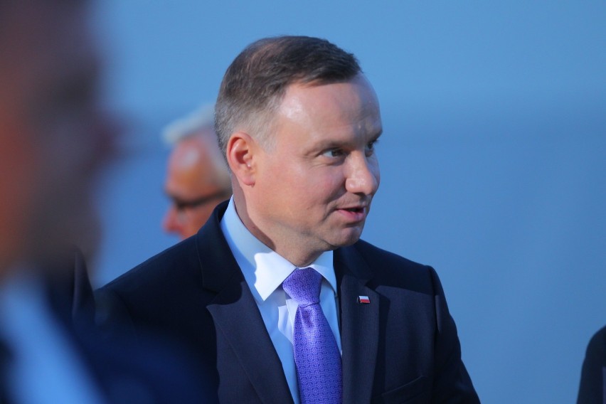 Orzeł i Krzyż: Prezydent Duda na widowisku w Murowanej...